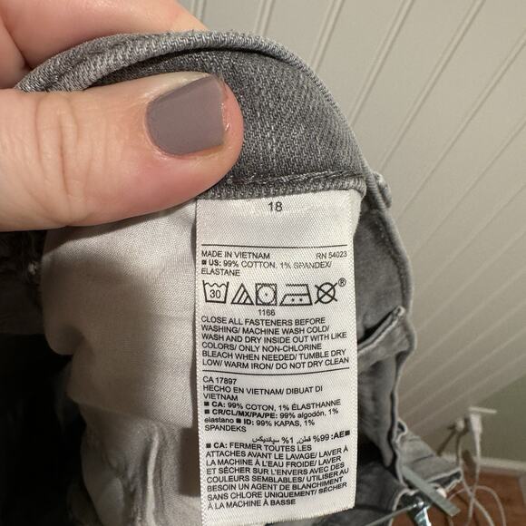 Old Navy Boyfriend Shorts Gray Denim Plus Size 18 - Picture 6 of 6